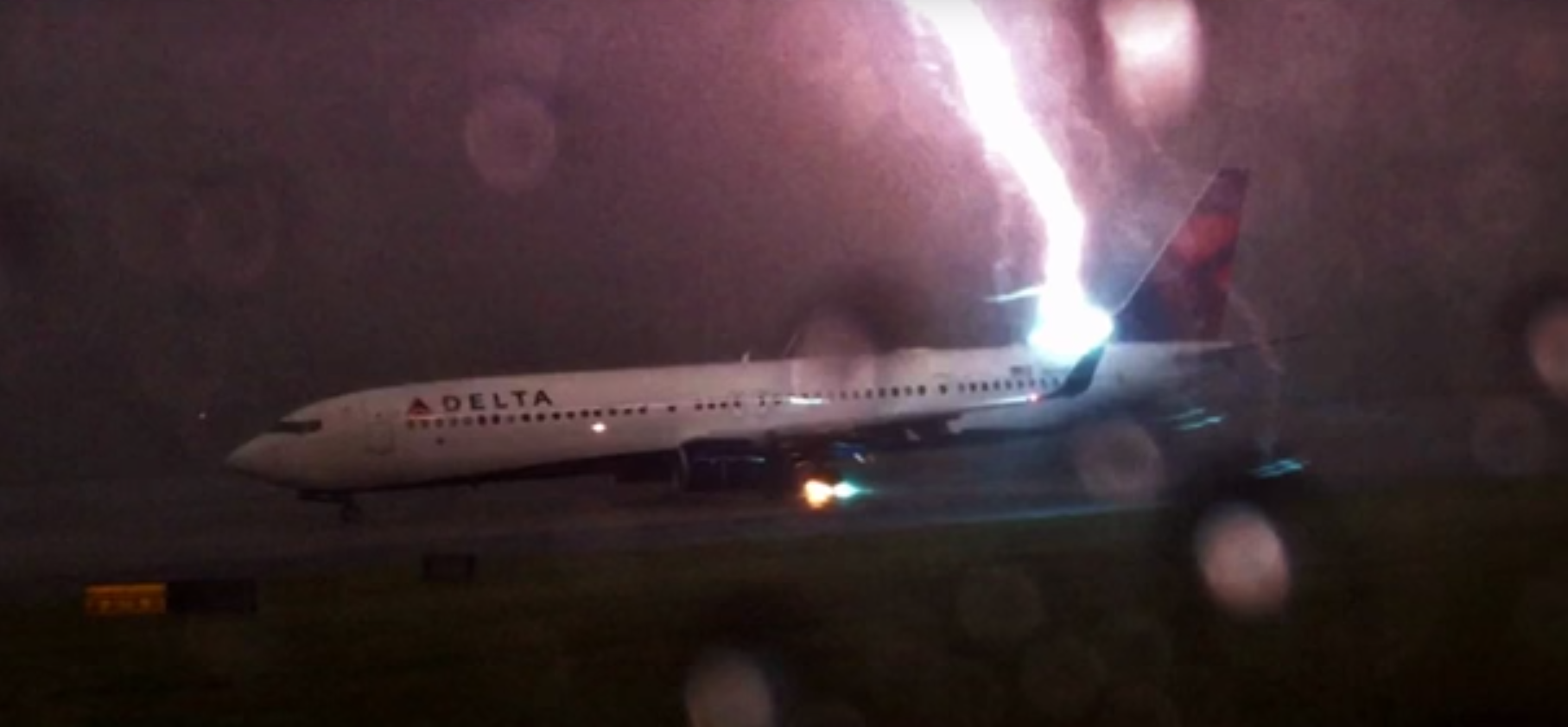 Lightning Strikes Jetliner at Atlanta Airport Discovery Blog Discovery