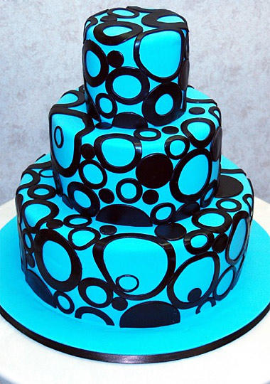 Classic three-tiered cake with a modern design