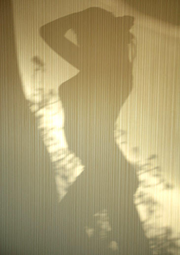 Mellie gets artistic with her expanding silhouette.
