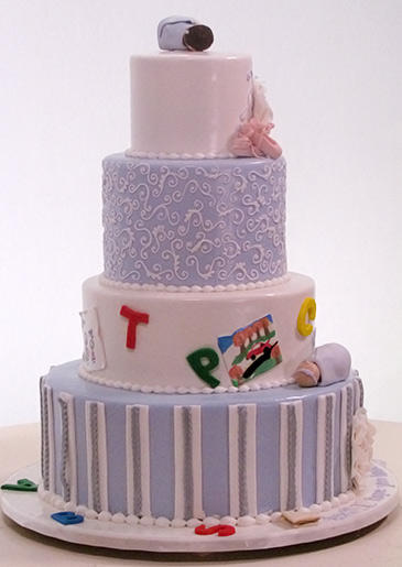 Team Jen and Paul created this pale purple cake with childlike drawings, baby topper and parenthood quote written on the side. The cake failed to impress guest judges Lisa and Ma, and Paul was sent home in the box truck.