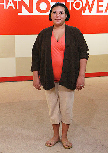 Nakiya, a former beauty queen, has fallen victim to her frumpy wardrobe and now hides herself in large, ill-fitting clothing.