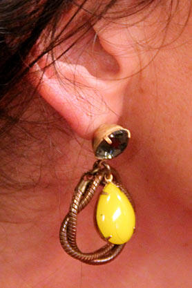 stacys-closet-908-shop-days-earrings