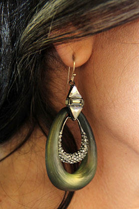 stacys-closet-910-rebecca-hit-earrings