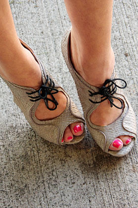 stacys-closet-910-rebecca-hit-shoes