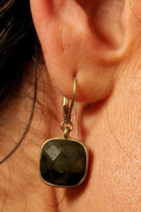 stacys-closet-911-shop-days-earrings