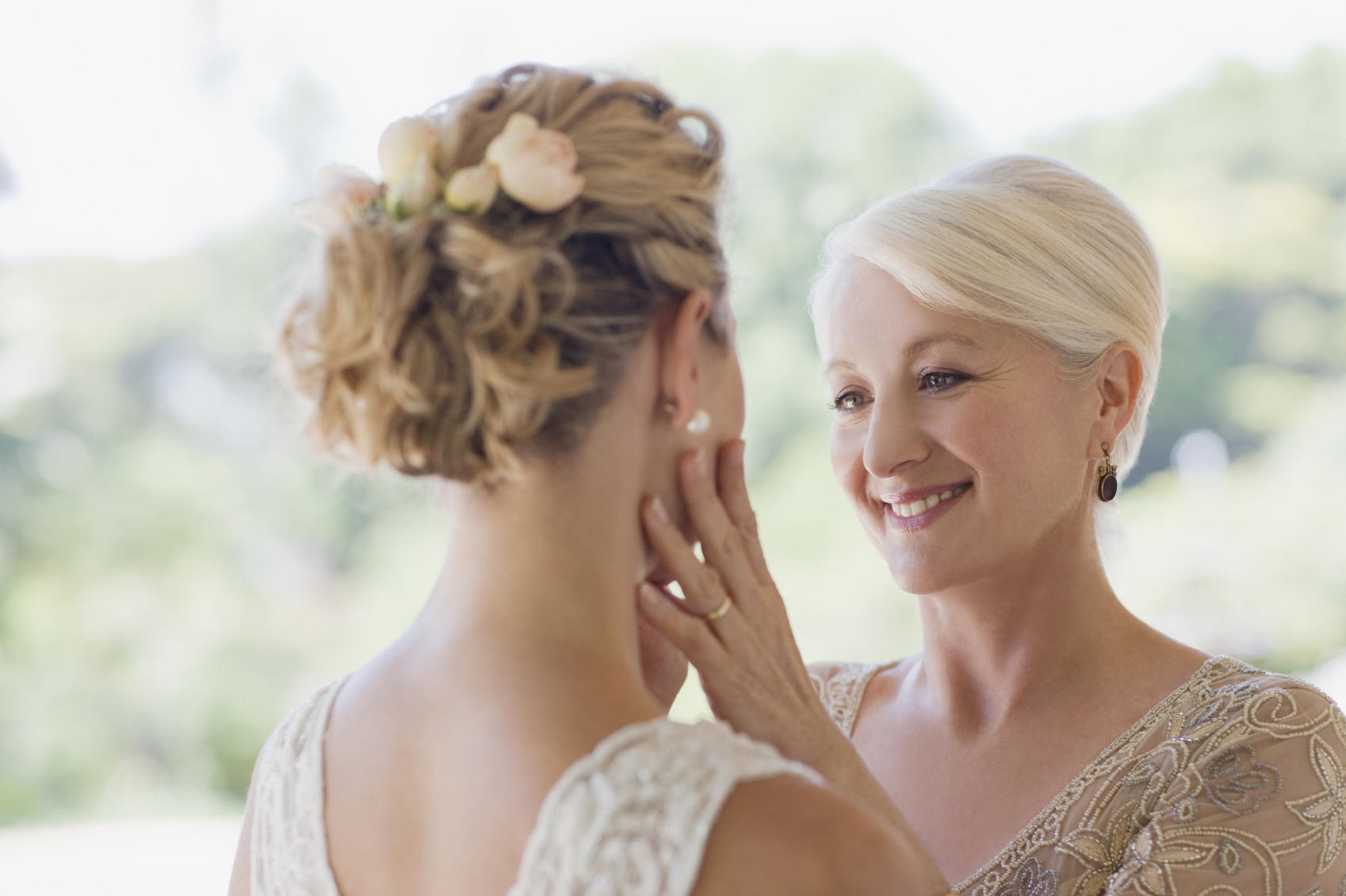 what color should the mother of the bride not wear