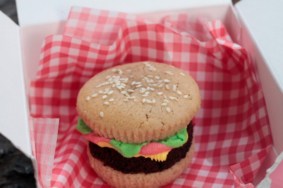 DC Cupcakes Burger Cupcake