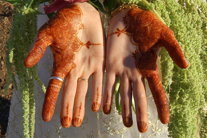 Sharon shows off the henna on her hands.