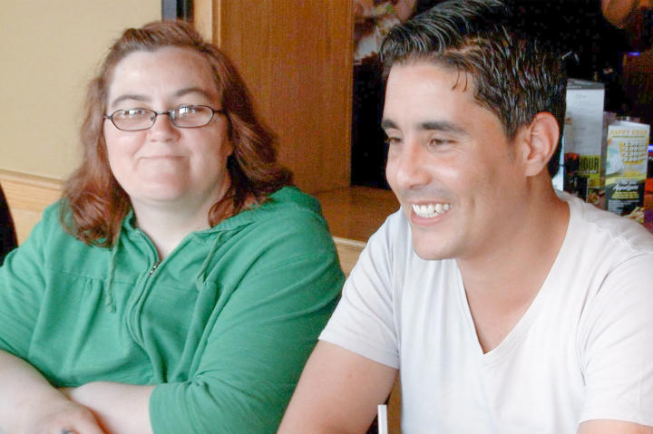 Danielle and Mohamed go out to dinner with her family. Everyone is surprised to learn that Mohamed has dietary restrictions that prevent him from eating meat.