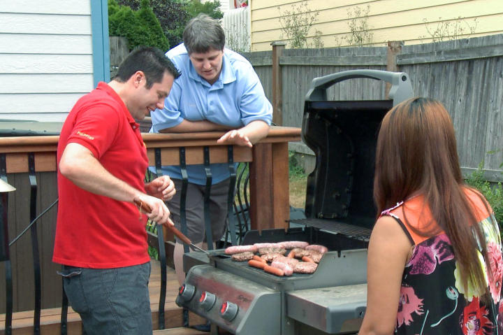 Brett hosts a barbecue to say farewell to Cassidy and to introduce Daya to his friend, Sue.