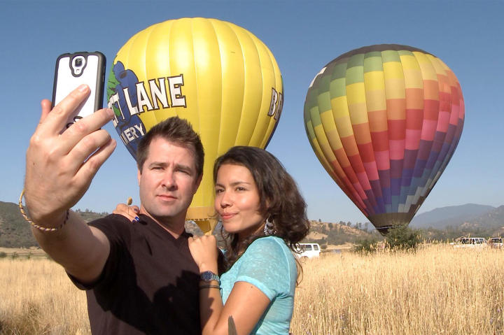 Justin and Evelin take a selfie during her birthday hot air balloon ride.