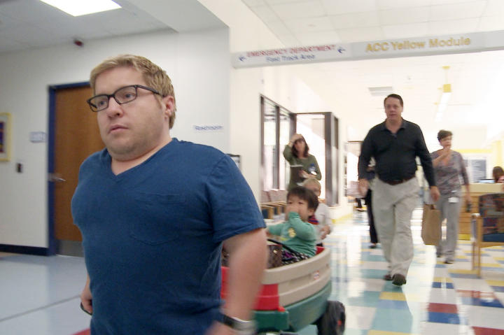 Jen's parents accompany the family to Delaware for a medical examination for Will and Zoey.