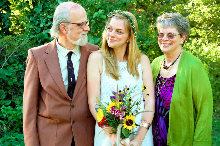 Chelsea and Yamir exchanged vows at her parents' home in Illinois. Here, she poses with her proud father and mother.