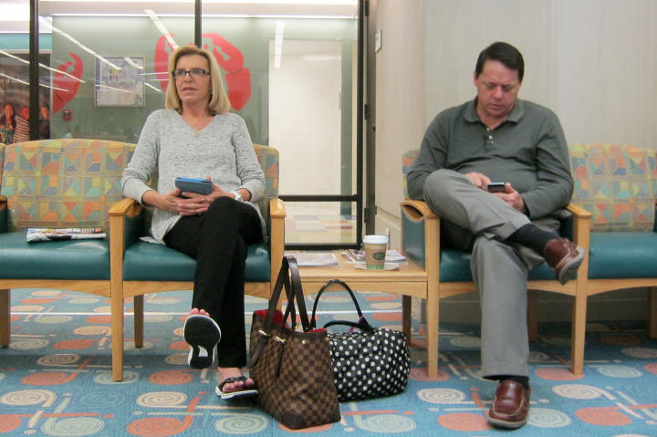 Bill and Jen appreciate her parents' help when they have to travel with the kids. And in this case, the grandparents were there to lend support when a nervous Zoey underwent her first examination at the orthopaedic surgeon's office.