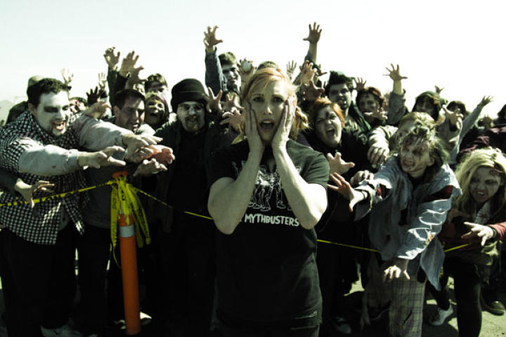 There were a few zombies among the crowd. You can see a few of them here, way in the back. Kari had no idea, or she would have looked a lot more scared in this photo.
