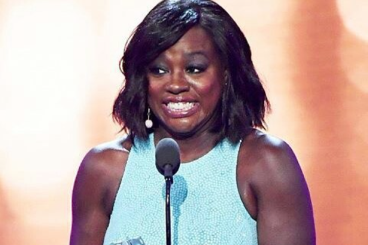 Viola David wins an award at the 2016 critics choice awards