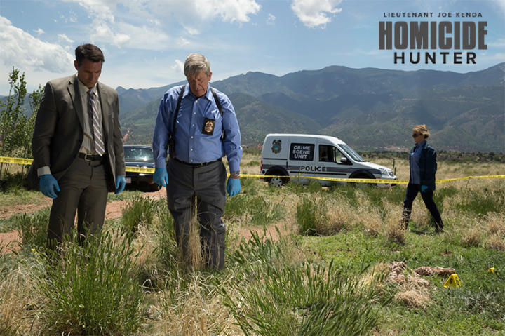 Can you use your investigative skills and spot the differences between two Homicide Hunter crime scenes? Click to the next image for the differences.