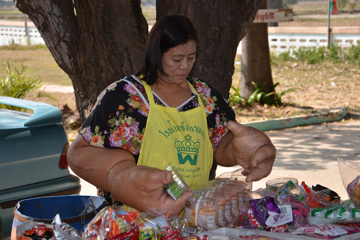 Duangjay Samaksamam working in market
