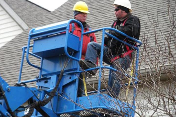 Jon and Kate Save Money With Solar Electric Power