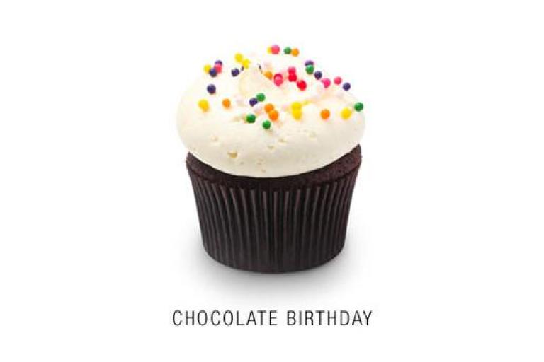 Chocolate Birthday
Valrhona chocolate cupcake topped with a traditional sweet vanilla buttercream frosting topped with rainbow sprinkles.