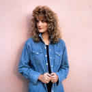 Trisha Yearwood poses for a photoshoot in 1991.