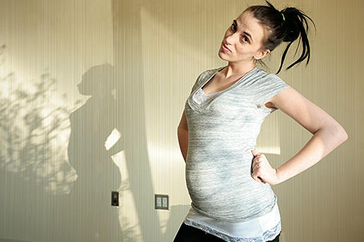 Mellie shows a cheerful face -- even in the throes of morning sickness!