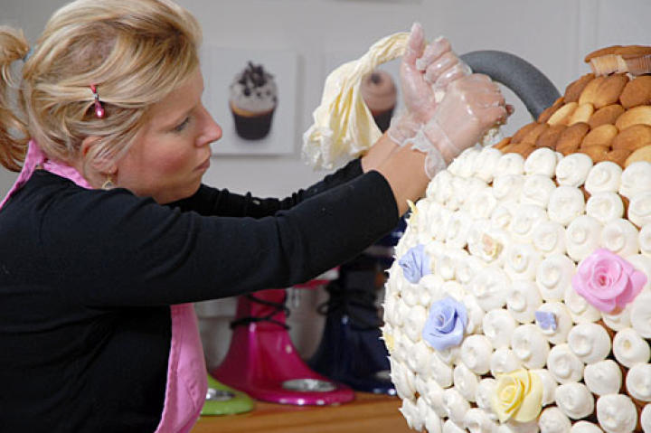Sophie decorates the teapot cake for Katherine's wedding shower.