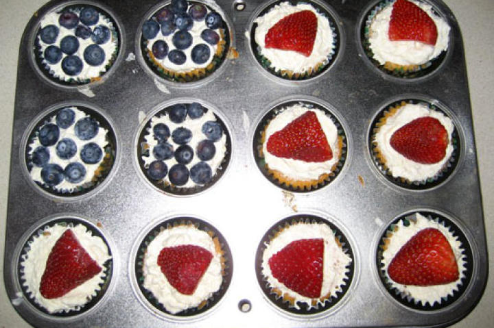 Oh my goodness! We want to try one of these so bad!!! They look yummy!! xoxo K&S