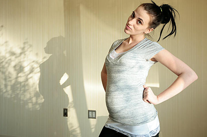 Mellie shows a cheerful face -- even in the throes of morning sickness!