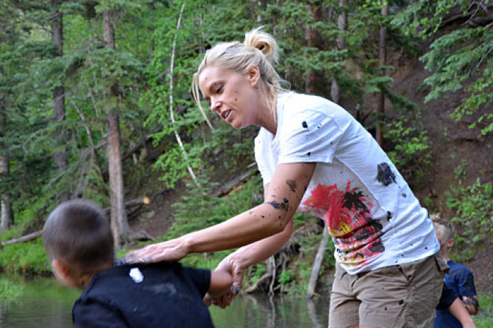 Kate show’s Joel that Mommy can get messy, too!