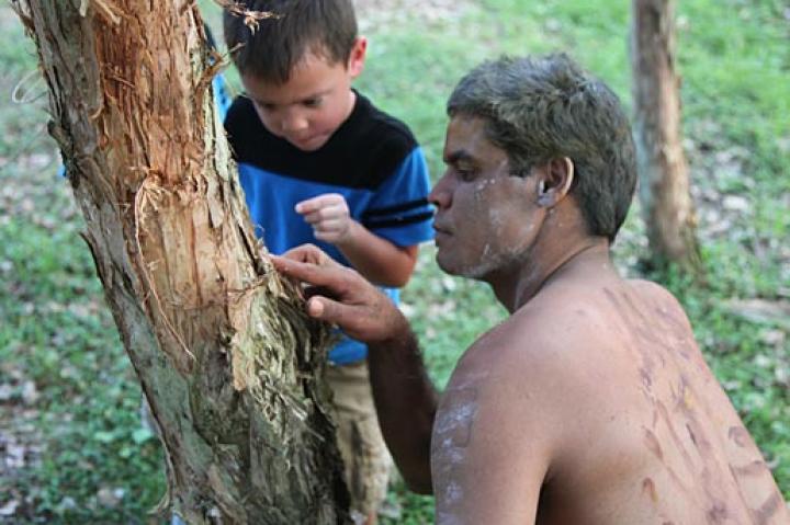 Joel learns about "bush tucker," native foodstuff found wild in the Australian bush.