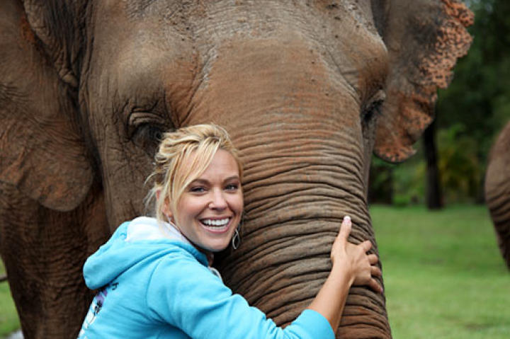 Kate Gosselin hugs her new friend at Australia Zoo.