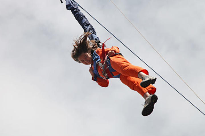Cara takes a dive from Auckland's Sky Jump!