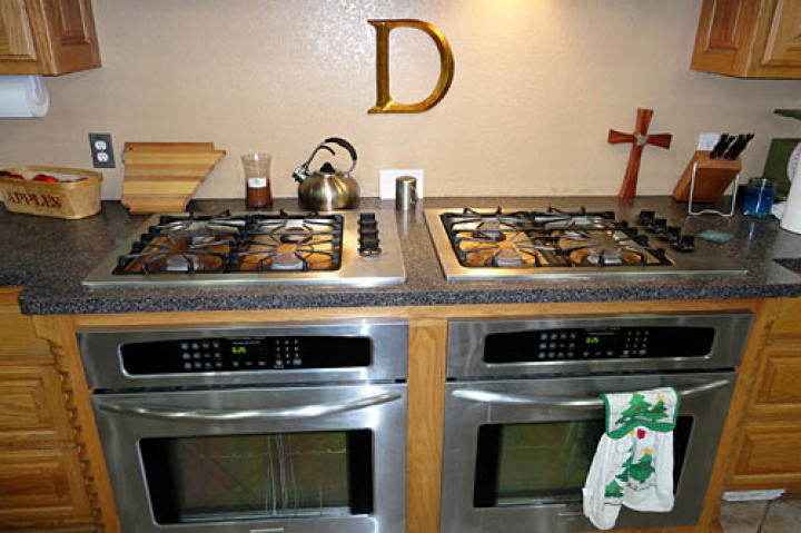 You HAVE to have two ovens and stovetops with all those mouths to feed!