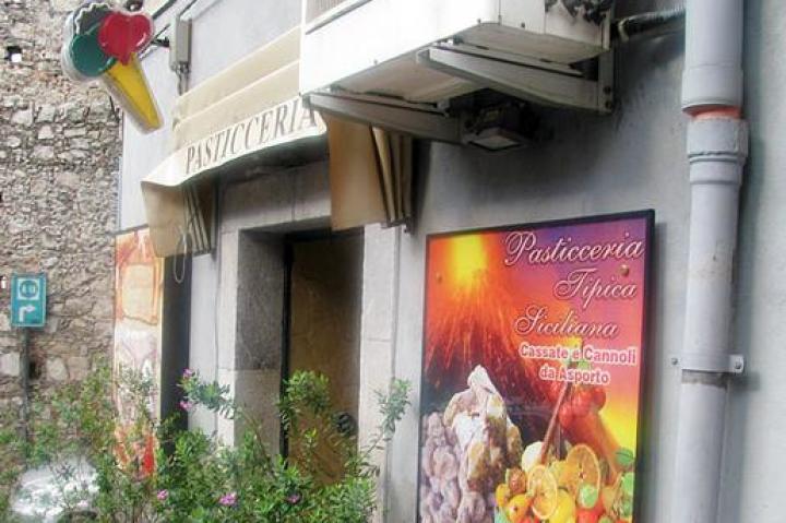 Exterior of Pasticceria Tipica, where Buddy and Joey learned to make cassata.