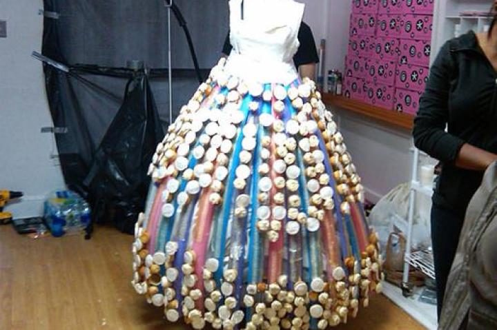 EPISODE: FASHION VICTIMS
The wedding dress.