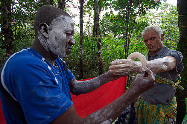 Jeremy Wade prepares to hunt down the "Face Ripper."