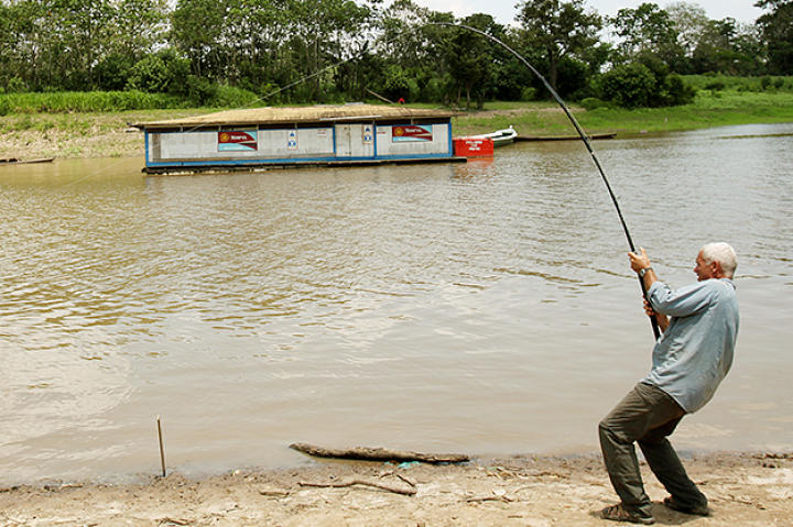 Jeremy Wade fishes for stingrays.