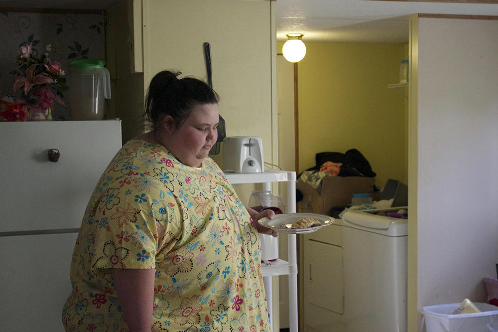 Adjusting to a special diet isn't easy for Christina, especially with her husband and mother so willing to bring her unhealthy foods. Dr. Nowzaradan called them enablers.