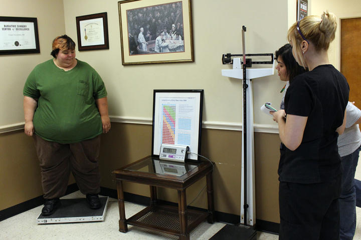 Paula moved her family from Georgia to Texas so she could be close to her doctor. Unfortunately, she gained weight and developed a hernia during the move, so she's not quite ready for the surgery.