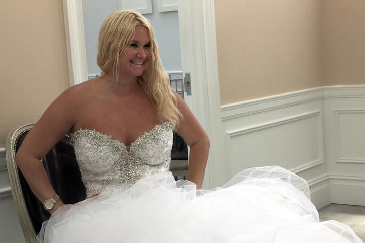 As Amanda's parents negotiate with the Pnina representative to correct the dress, the bride takes a seat -- and a deep breath.