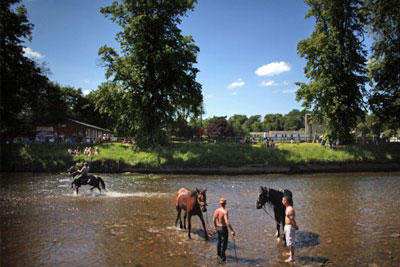 There's more to gypsy culture than flashy celebrations. We'll take a look at a various groups of gypsies throughout history -- and we'll start with a modern depiction of gypsy life. Here, travellers wash their horses before they're sold at the Appleby Horse Fair in England.
