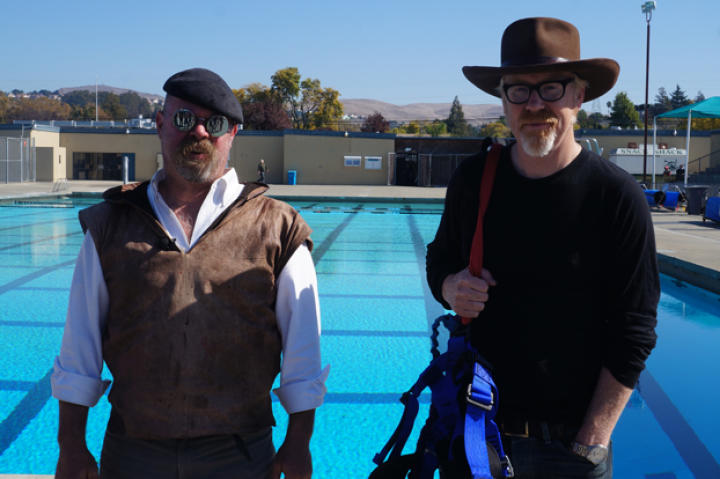 Meanwhile, Jamie and Adam face their fears and explore whether a person can actually bob for an apple while jumping from a 100-foot high bungee cord.