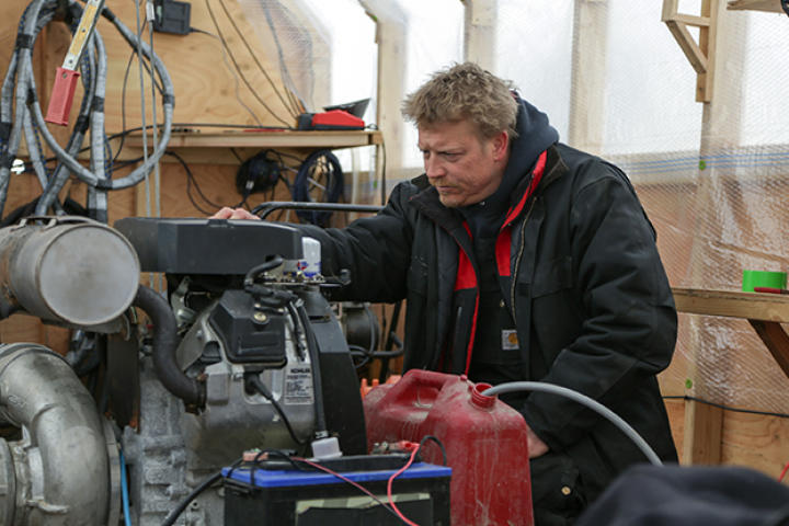 Scott Meisterheim feeding gas and turning on the engine.