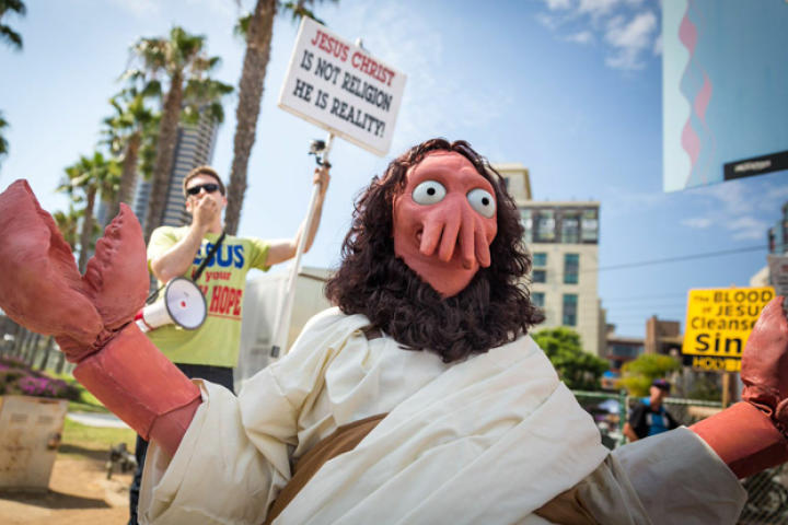 First, there's my friend Frank Ippolito's Zoidberg Jesus. Some of you may remember Frank from my amazing Admiral Ackbar costume from last year's Comic Con; others may know him from his appearance on