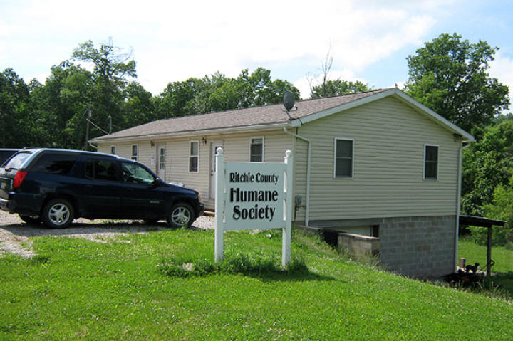 The Ritchie County Humane Society in West Virginia is recovering from a devastating fire in January 2010. Students focused on the remaining shelter structure for repair to help increase the quality of life for all animals until the new shelter is built. Other students focused on actually running the shelter for two days so that staff could utilize training from professional consultants. A memorial garden was built in honor of the large loss of life that is still weighing so heavily on the staff and volunteers.