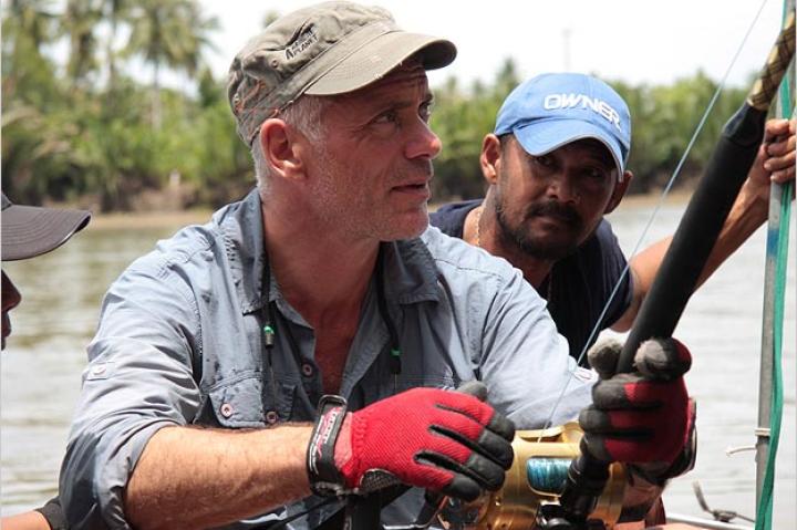Catching a fully-grown giant freshwater stingray is more than any one person can handle alone. Jeremy Wade works with a team of people to pull this enormous fish to the surface.