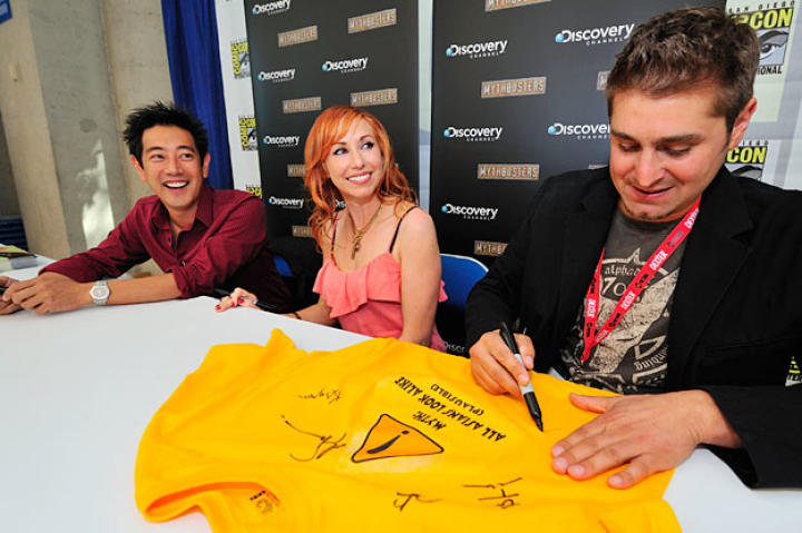 Grant, Kari and Tory met, took photographs with and signed items for fans for more than an hour.