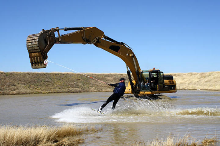 The ground was just outside where Jamie Hyneman was water skiing, so, as he said, "I don't know how fast I was going -- it sure seemed like it was 20 or 30 mph -- and if I had let go, I'd be hitting the ground at a high speed."