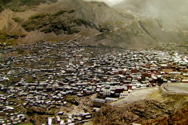 The Hoffman crew is advised the gold rich ground lies in La Rinconada, some 187 miles to the south east. The culture shock sets in as they arrive on the fringes of the city of La Rinconada – considered the highest city in the world at 16,732 ft. above sea level.